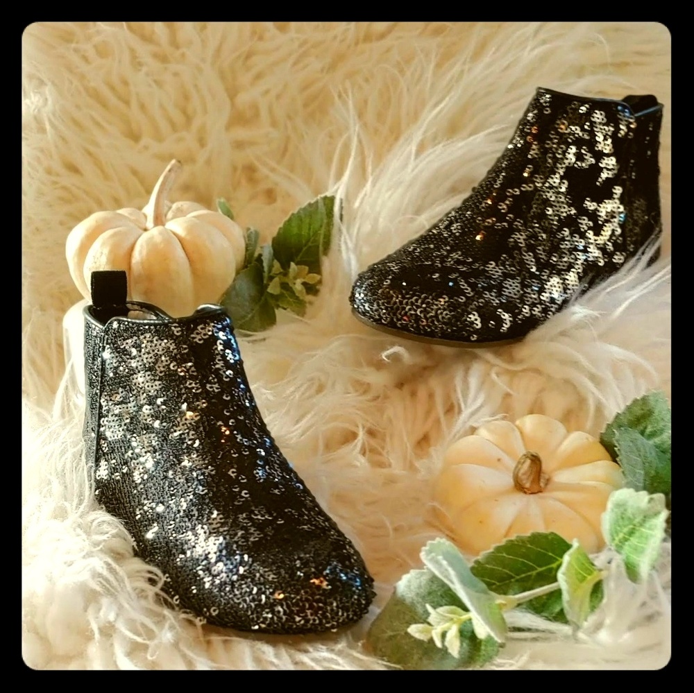 Gorgeous toddler size 12 Gap sequin booties